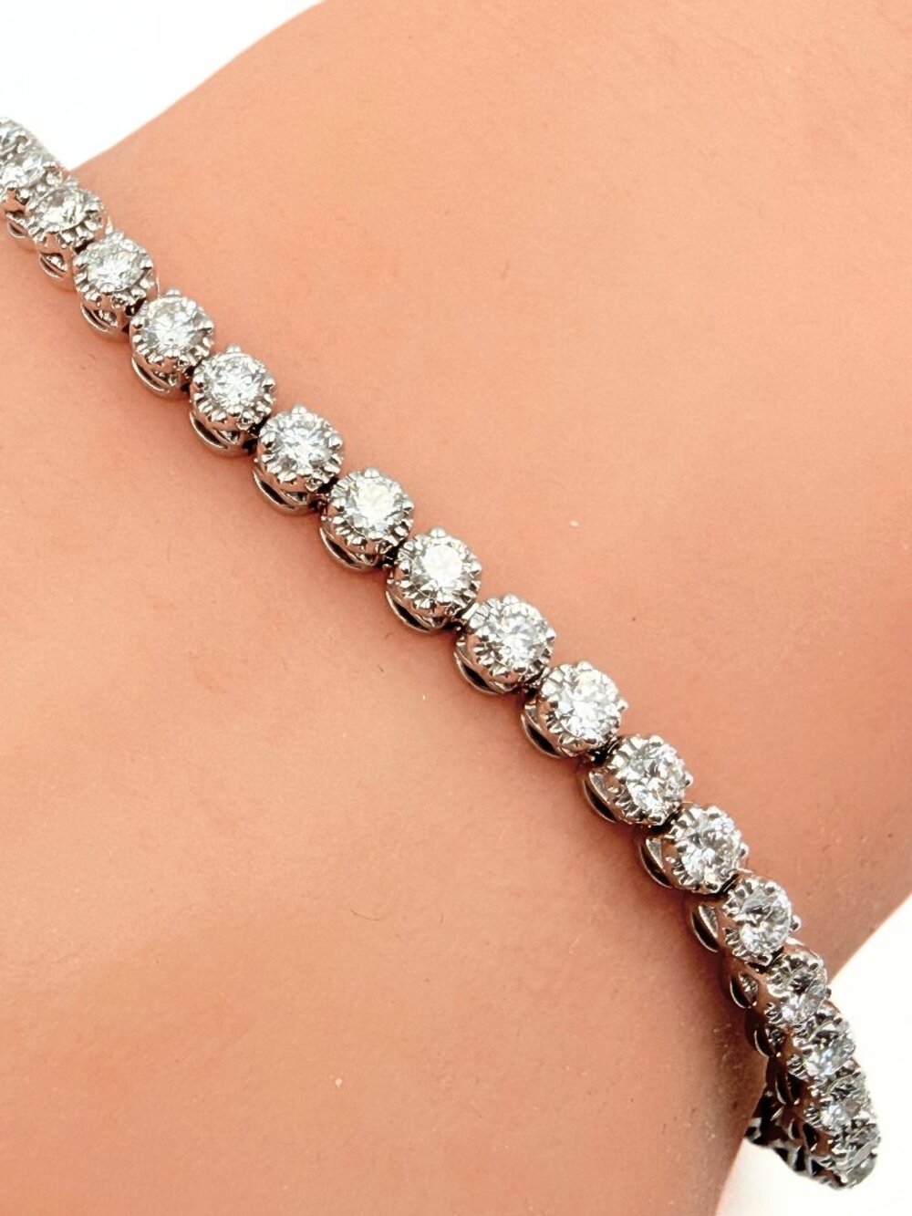Elegant Marked 18K White Gold 2CTW Diamond Tennis Bracelet